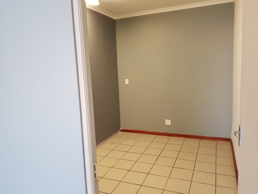 5 Bedroom Property for Sale in Athlone Western Cape